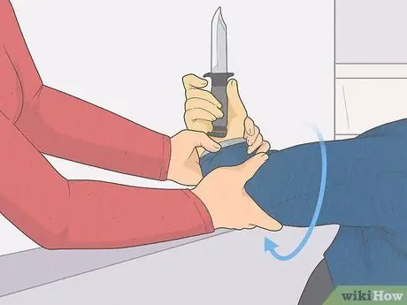 Защититесь от атак с оружием с помощью боевых искусств, шаг 10