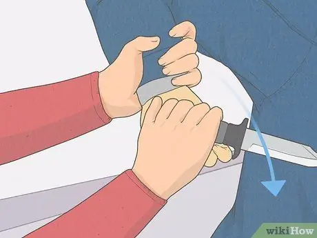 Защититесь от атак с оружием с помощью боевых искусств Шаг 9