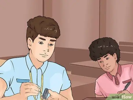 Прикрыть пердеж в старшей школе Шаг 7