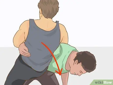 Выполните фигуру блокировку на четыре ноги, шаг 1