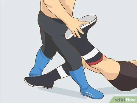 Выполните фигуру блокировку на четыре ноги, шаг 4