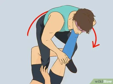 Выполните фигуру с блокировкой на четырех ногах, шаг 7