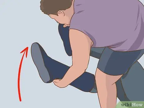 Выполните фигуру с блокировкой на четырех ногах, шаг 8