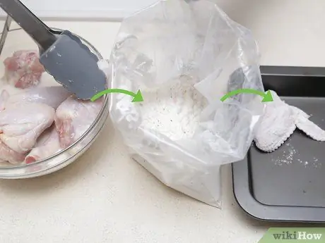 Приготовить жареную курицу шаг 4