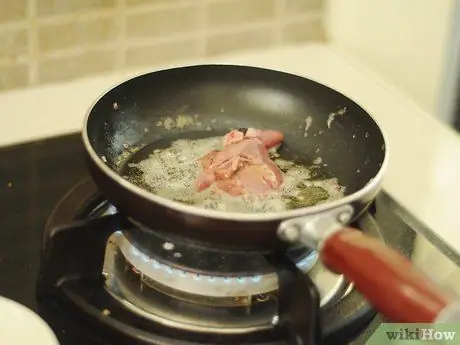 Жарить куриную печень Шаг 6