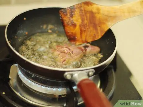 Жарить куриную печень Шаг 7