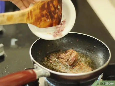 Жарить куриную печень Шаг 9