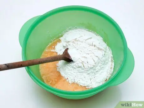 Приготовить банановые маффины Шаг 4