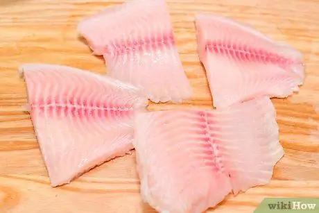 Сложите и запеките рыбу в пергаментной бумаге Шаг 3