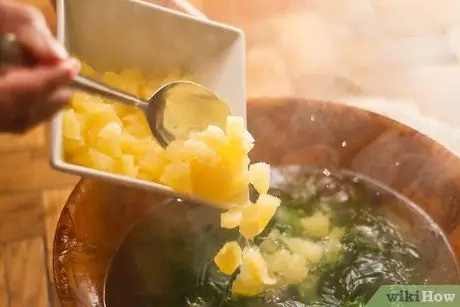 Приготовить салат из желе Шаг 5