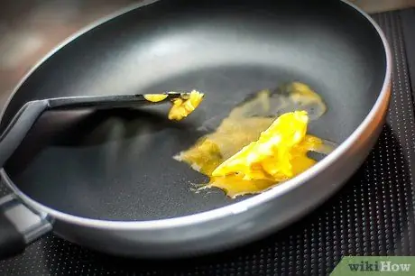 Приготовить блюдо из картофеля, спагетти и яиц Шаг 4