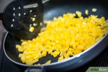 Приготовить блюдо из картофеля, спагетти и яиц Шаг 7