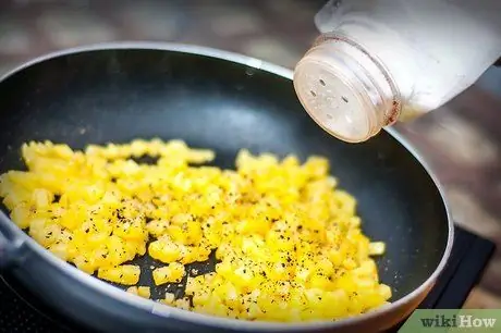 Приготовить блюдо из картофеля, спагетти и яиц Шаг 8