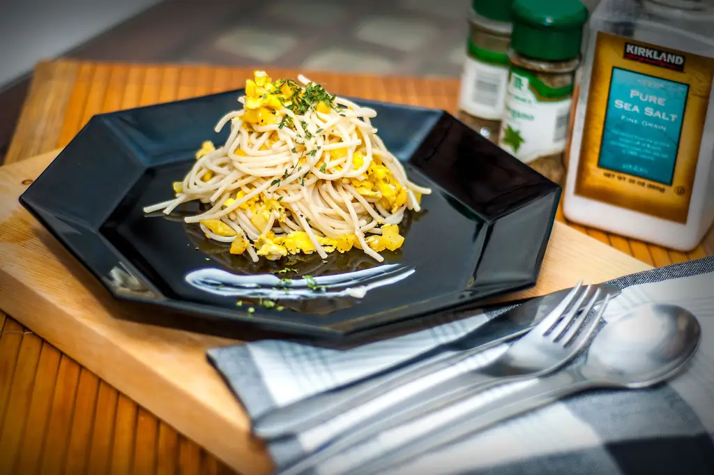 Как приготовить блюдо из картофеля, спагетти и яиц: 14 шагов