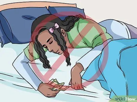 Получите свободу с чрезмерно опекающими родителями в роли девочки-подростка Шаг 8