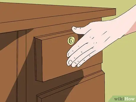 Обеспечьте безопасность своего ребенка, когда он учится ходить Шаг 12