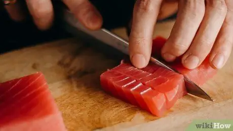 Нарезать рыбу