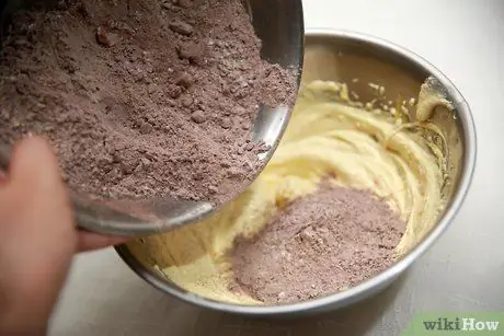 Приготовить шоколадное песочное печенье Шаг 6