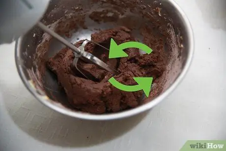 Приготовить шоколадное песочное печенье Шаг 7