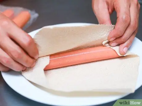 Приготовить хот-дог в микроволновой печи. Шаг 3