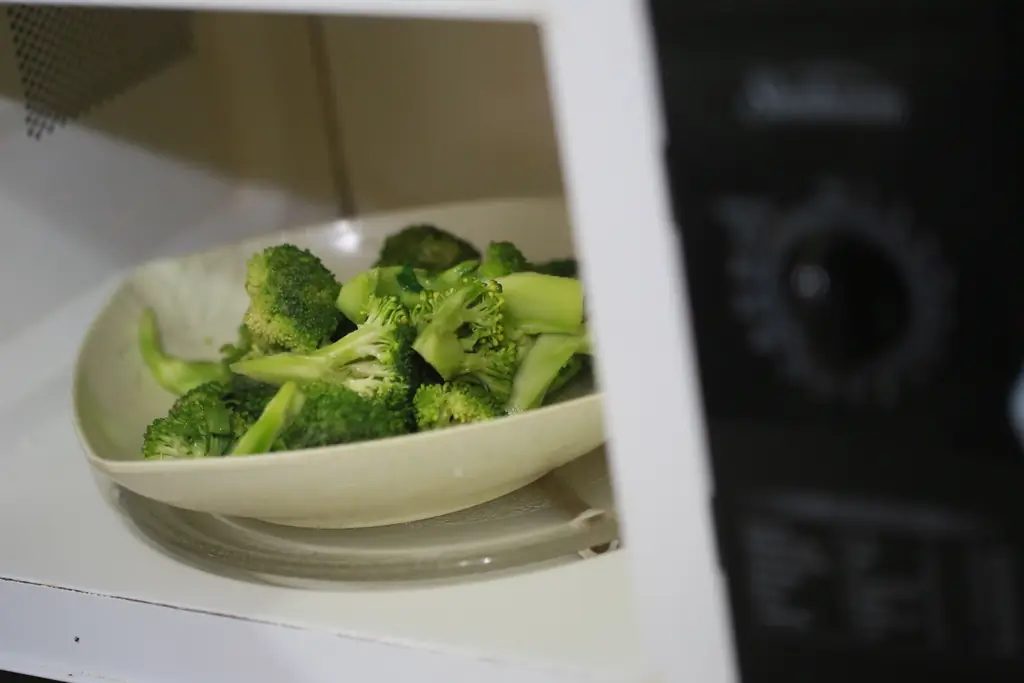 Как приготовить овощи в микроволновой печи: 4 шага (с иллюстрациями)