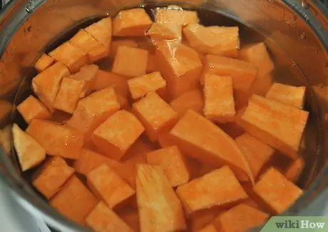 Приготовить рагу из курицы и сладкого картофеля Шаг 5