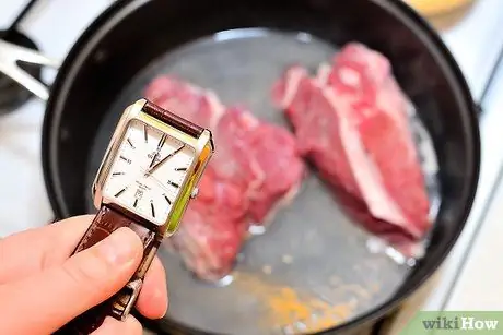 Как узнать, приготовлена ли солонина Шаг 4