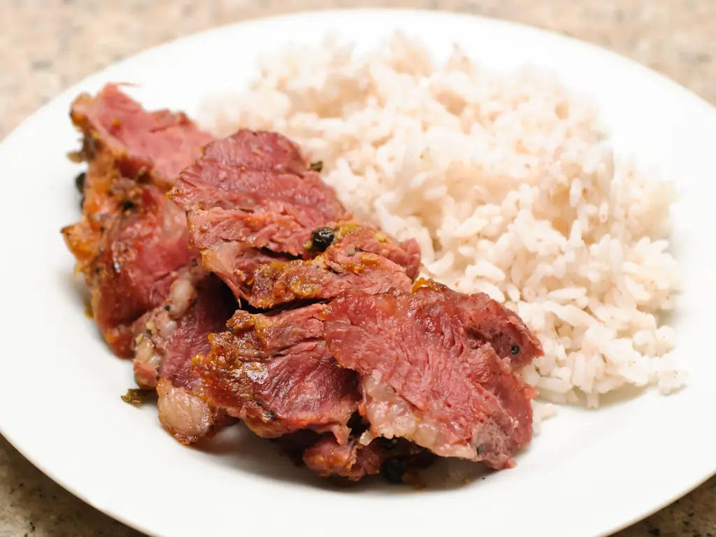 Как приготовить солонину в духовке (с иллюстрациями)