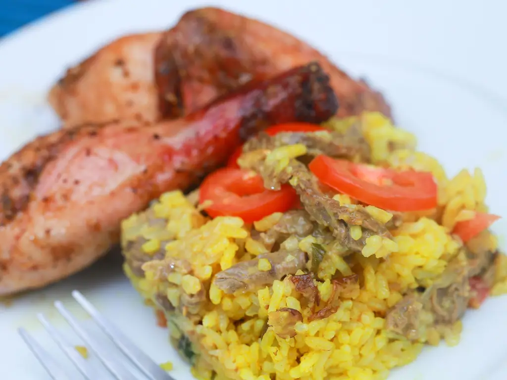 Как приготовить бирьяни из говядины (с иллюстрациями)