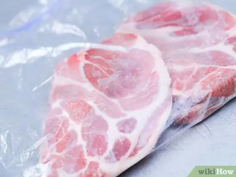 Мариновать отбивные из баранины Шаг 2