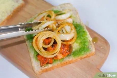 Приготовить сэндвич с курицей и тиккой Шаг 12