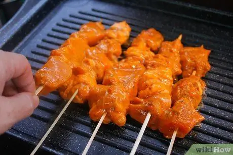 Приготовить сэндвич с курицей и тиккой Шаг 5