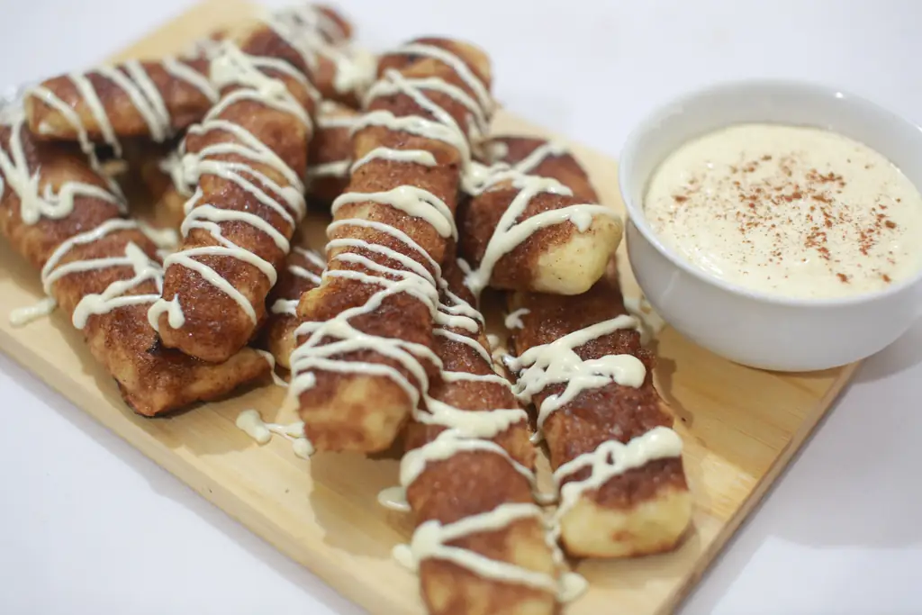 4 способа сделать палочки для рулетов с корицей