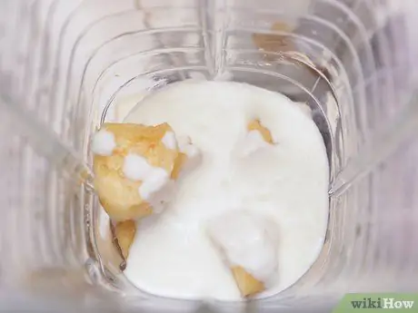 Приготовить шоколадно-банановый молочный коктейль, шаг 2