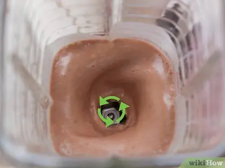 Приготовить шоколадно-банановый молочный коктейль Шаг 5