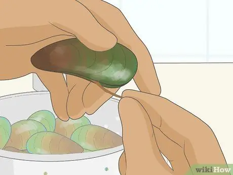 Ешьте сырые мидии Шаг 7