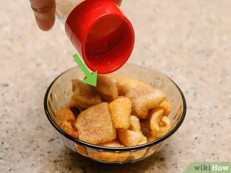 Приготовить свиные шкуры Шаг 10