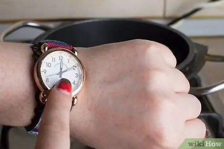 Приготовить золотой сироп Шаг 8