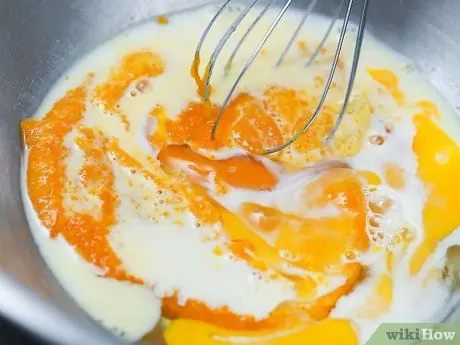 Приготовить смесь для торта Шаг 12