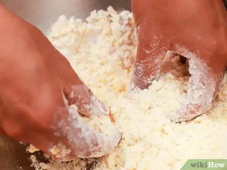 Приготовить смесь для торта Шаг 5