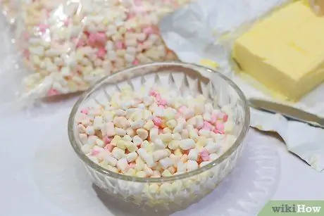 Приготовить лакомство для криспи из слоеного риса, шаг 1