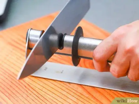 Нарезать курицу на кости Шаг 1