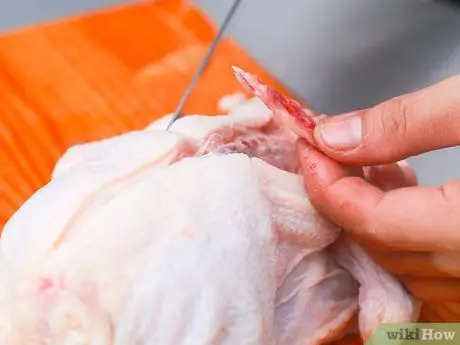 Нарезать курицу на кости Шаг 4