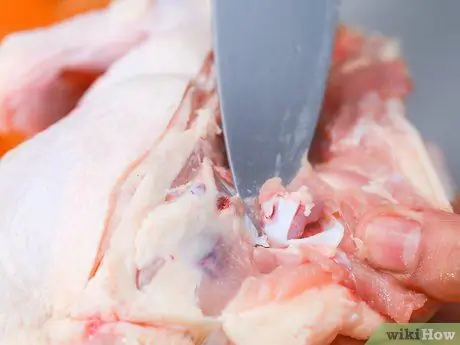 Нарезать курицу на кости Шаг 5