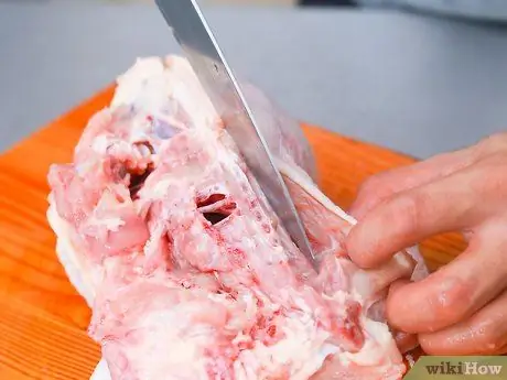 Нарезать курицу на кости Шаг 6