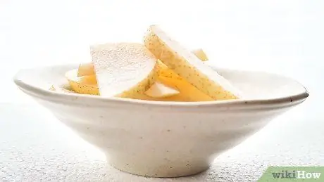 Сохраняйте нарезанные груши свежими, шаг 2