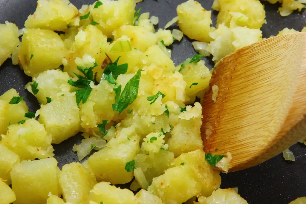 3 способа приправить картофель фри