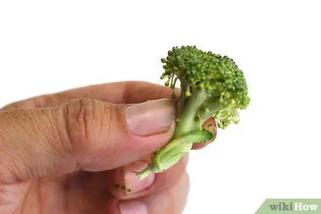 Приготовьте брокколи с нежной стеблем, шаг 2