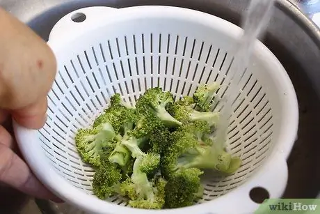 Приготовьте брокколи с нежной стеблем, шаг 3
