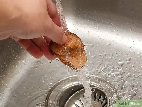 Очистить грибы шиитаке, шаг 2